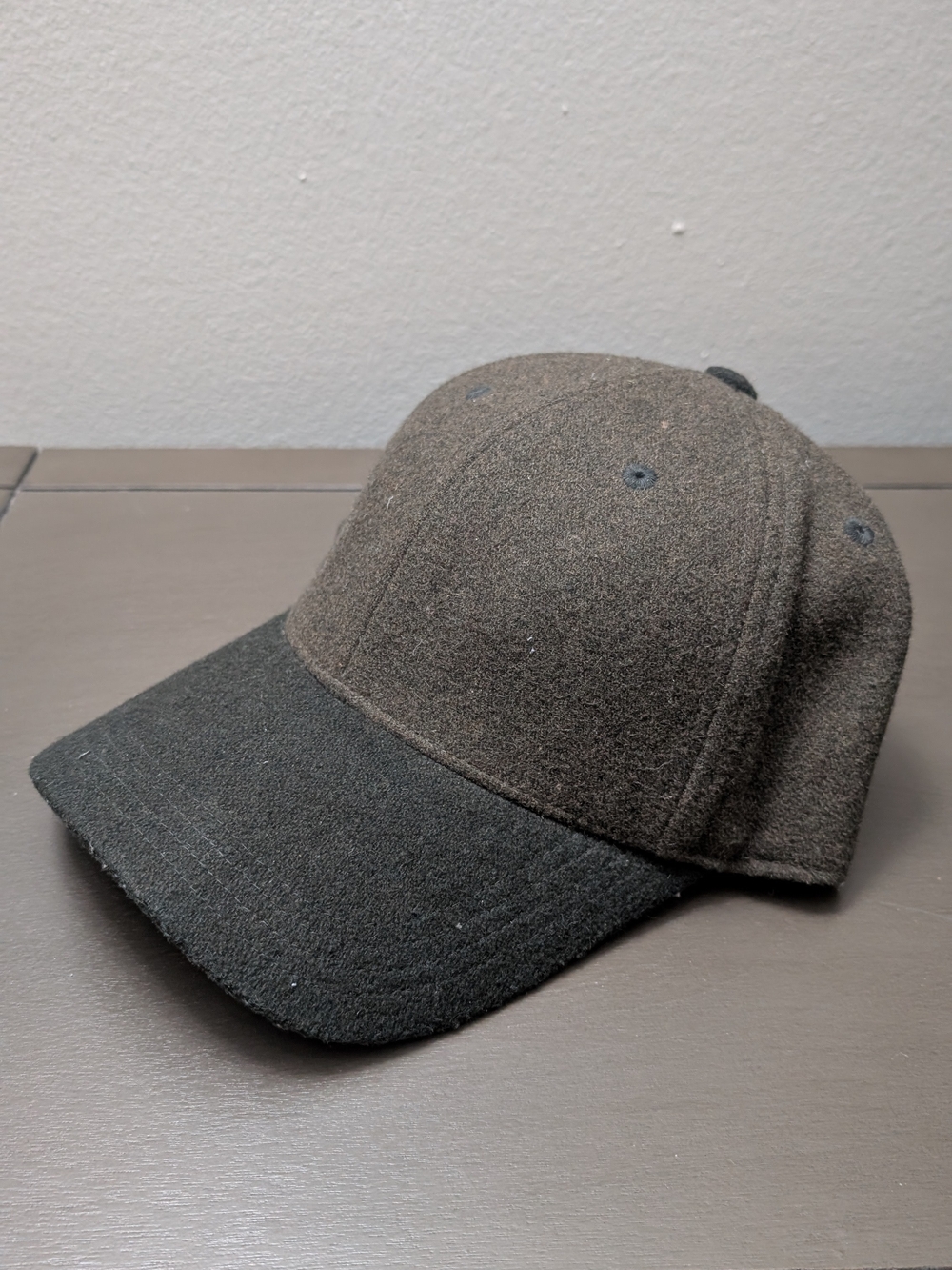 GAP Men's Two-Tone Wool Baseball Cap in Brown and Black